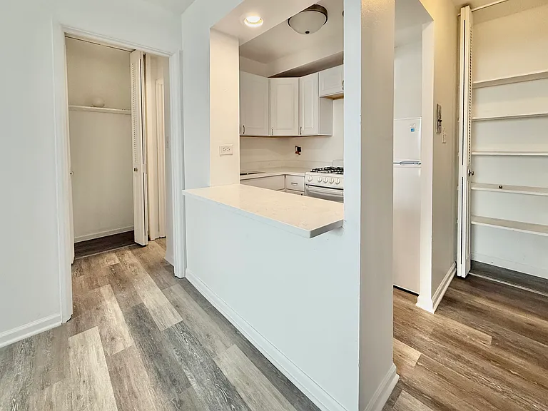 6815 N Sheridan Rd — Photo 10