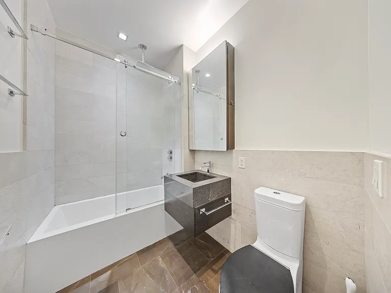 140 W 22nd St #2D — Photo 8