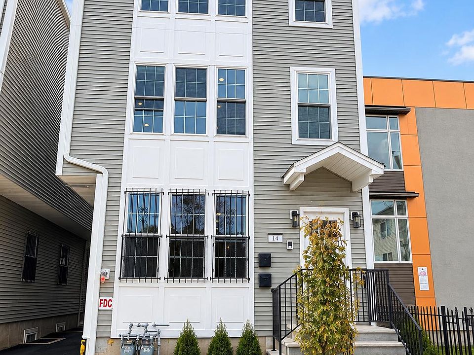 1st image of 149 Delavan Ave #2