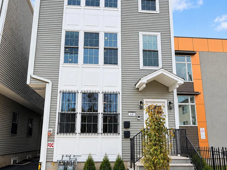 149 Delavan Ave #2