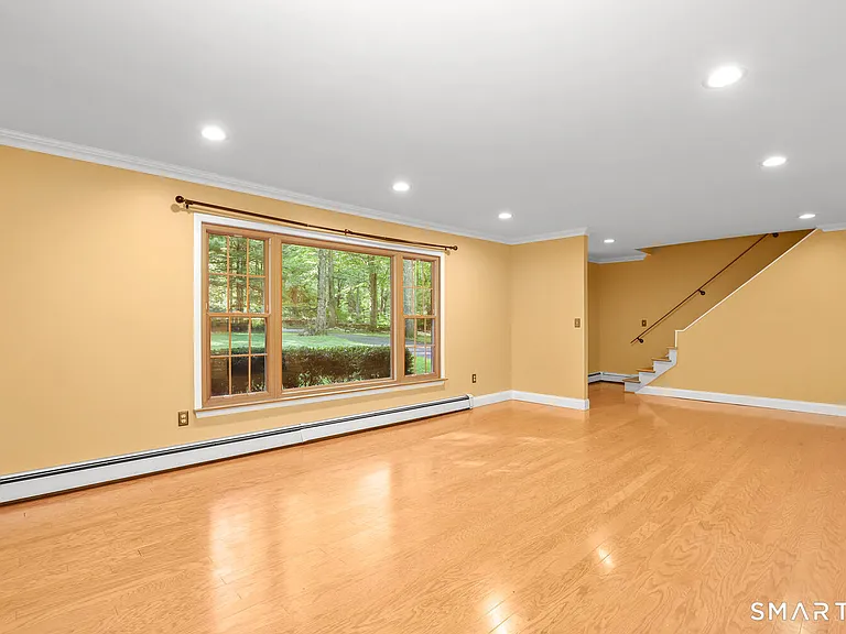 122 Deforest Rd — Photo 8