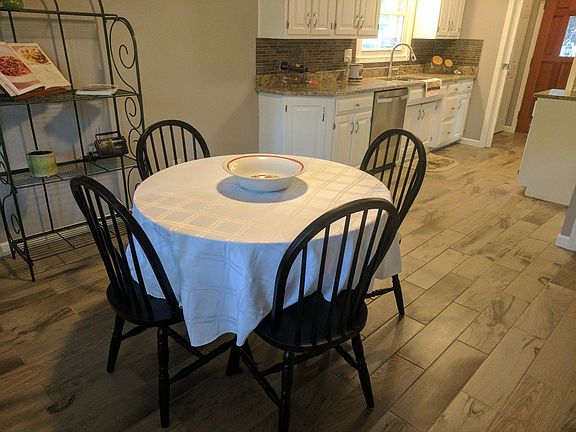 5th image of 265 Crestwood Dr