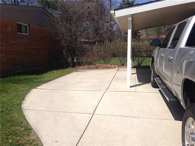 1st image of 15320 Leslie Ave