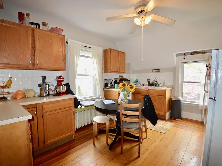 8 Trafford St #2 — Photo 12