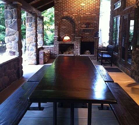 Back patio w/ pizza oven, FP