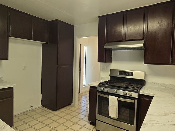 5th image of 271 Dartford St