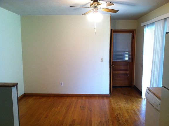 4th image of 323 S Deepwood Dr