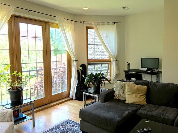 2nd image of 1012 N Wolcott Ave #2