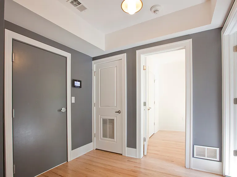 1400 Van Dyke St #301 — Photo 3
