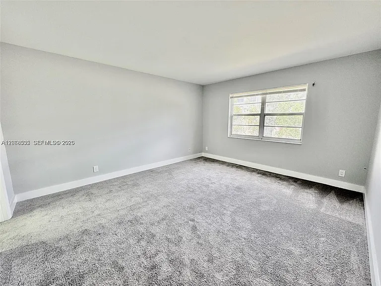 1075 Riverside Dr #302 — Photo 8