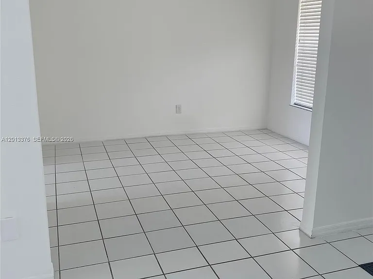 10867 SW 152nd Pl — Photo 3
