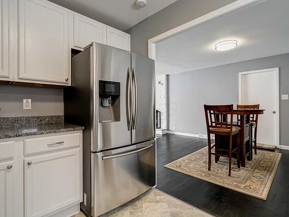 5th image of 467 King Ct