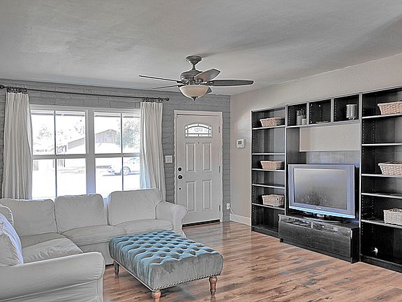 3rd image of 1909 E Balboa Dr