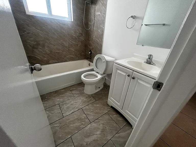920 SE 2nd Ave #7 — Photo 7