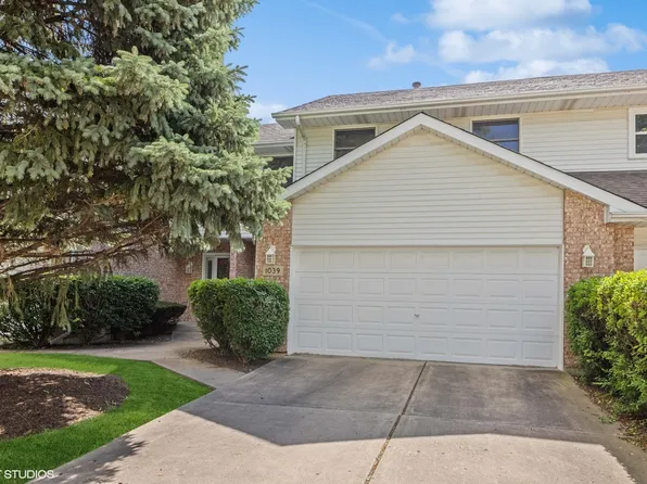 1039 Pinewood Dr, Downers Grove, IL 60516