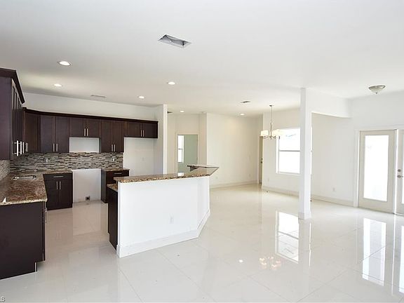 5th image of 4017 60th Ave NE