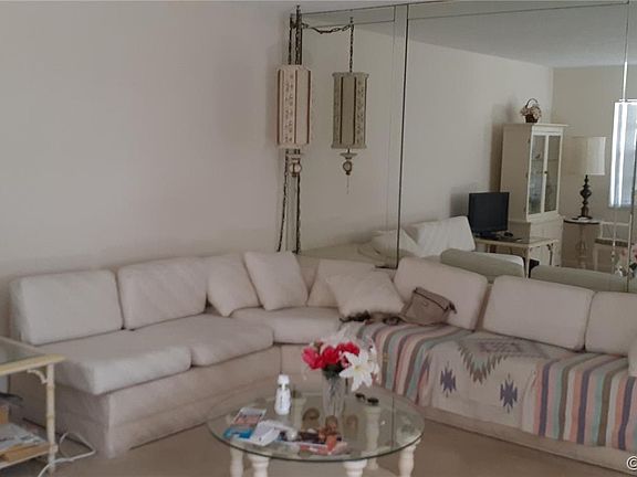 4th image of 380 Burgundy Ave #H