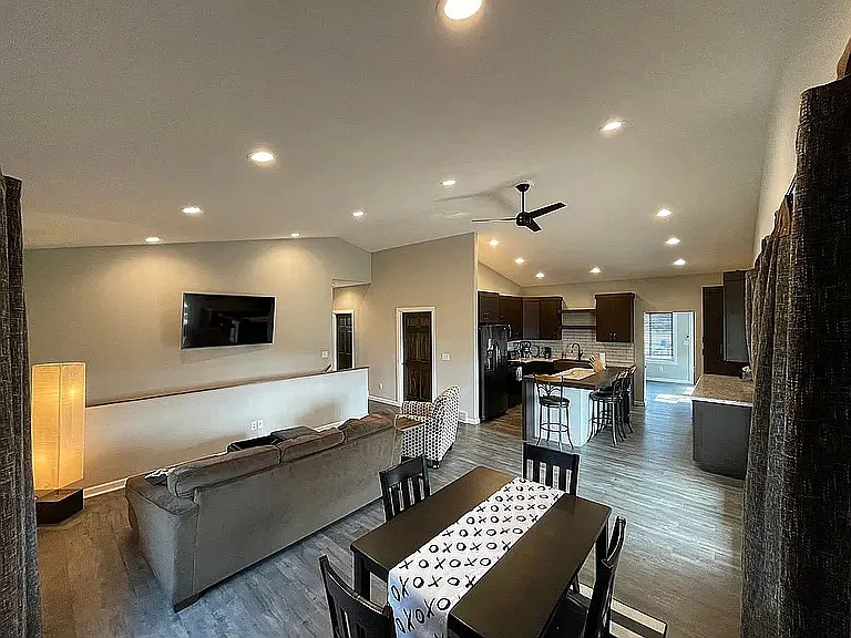 210 E Juniper Ave — Photo 10