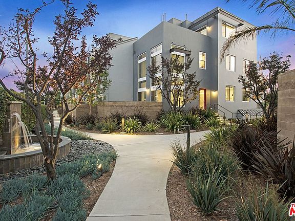 4th image of 5400 Playa Vista Dr APT 25