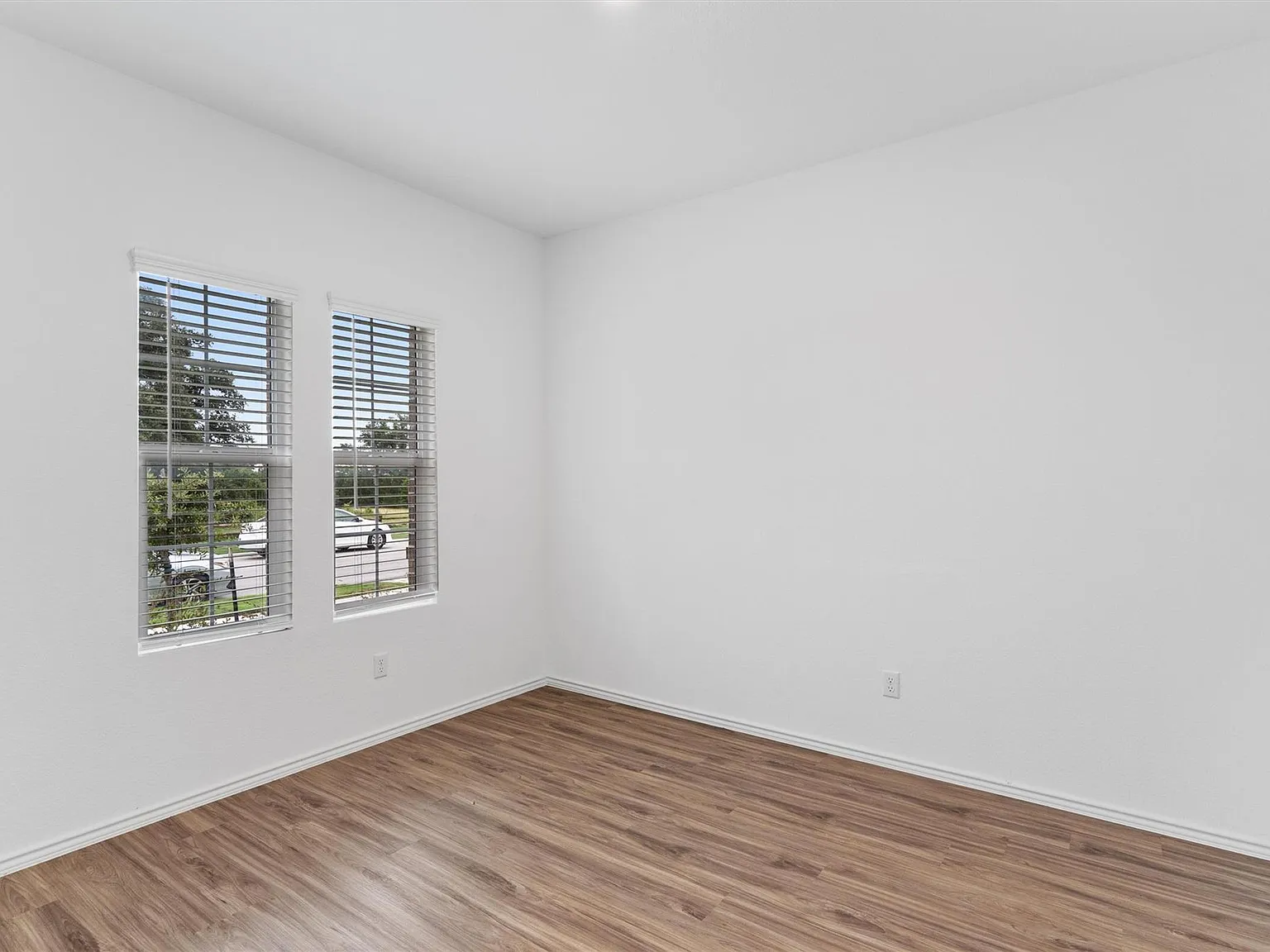 5 bed, 2.5 bath, 2642 sqft, $2,599 — Photo 3