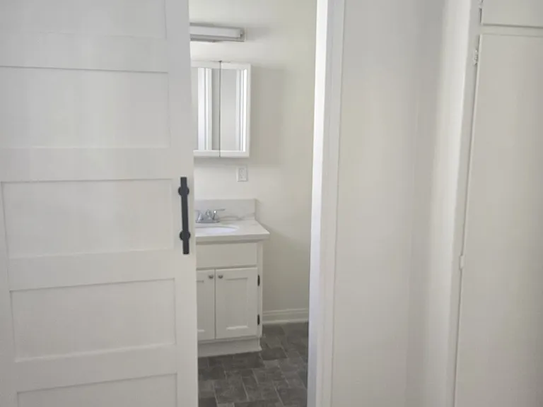 817 9th St #6 — Photo 8