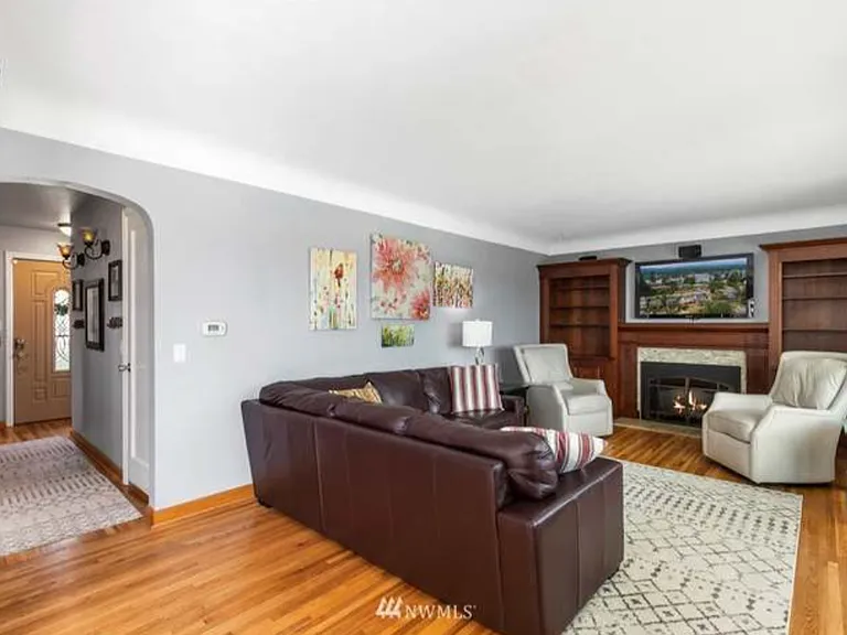 2522 N Lafayette Ave — Photo 9