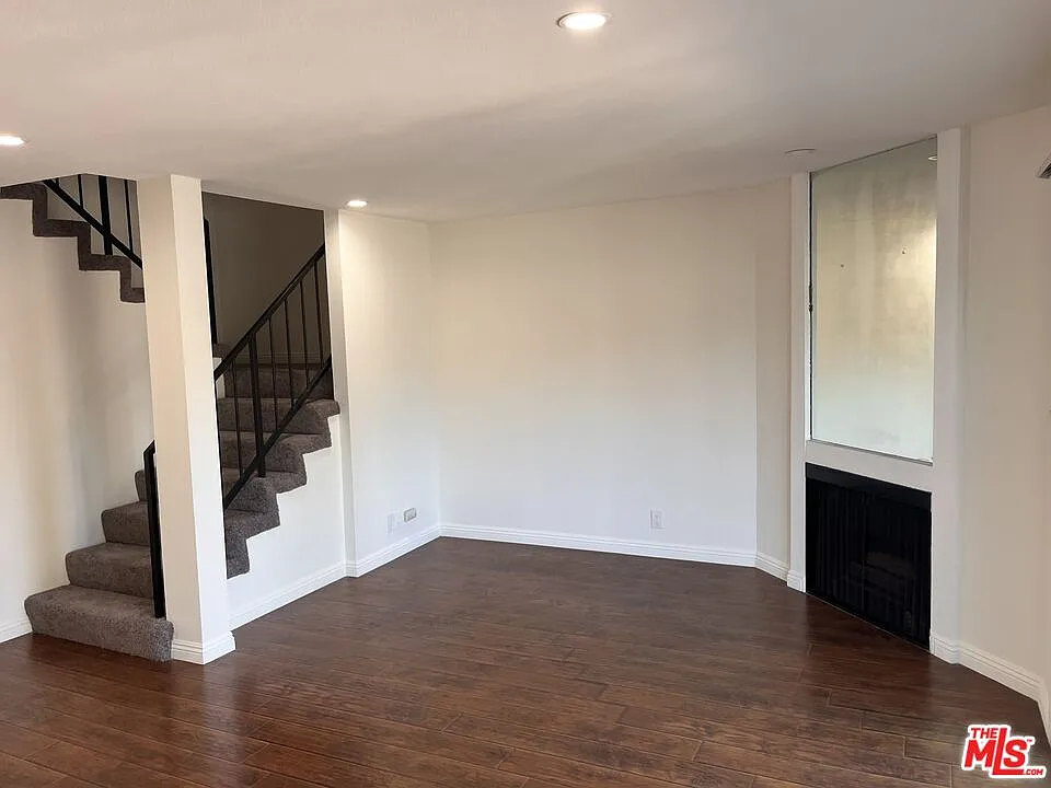 3 bed, 2.5 bath, 1442 sqft, $3,600 — Photo 2