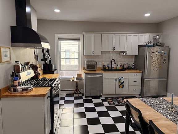 4th image of 42 Hudson St #1