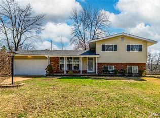 802 Delhurst Dr, Ballwin, MO 63021