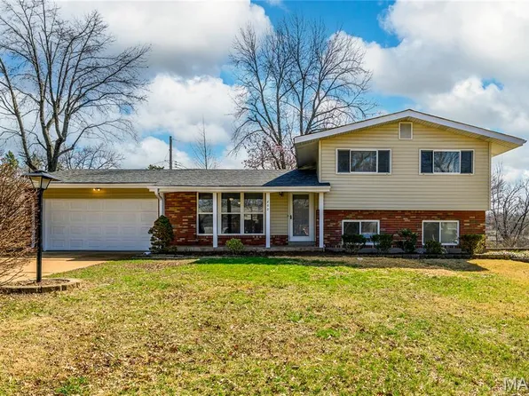 802 Delhurst Dr, Ballwin, MO 63021