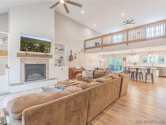 5th image of 15 Camdenwood Dr