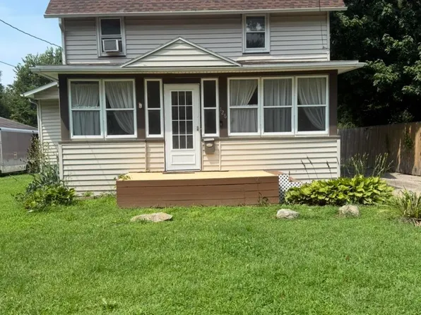 126 Fulton St, Galesburg, IL 61401
