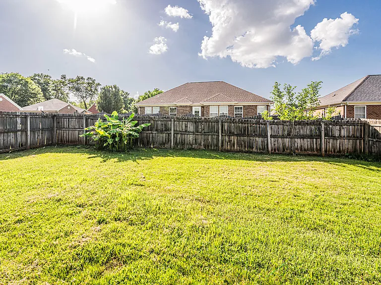 1304 Primrose Ct — Photo 4