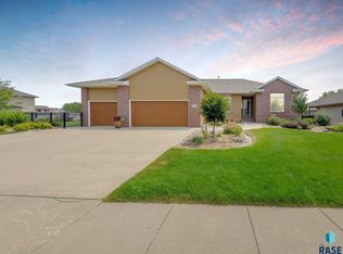 7204 S High Cross Trl, Sioux Falls, SD 57108