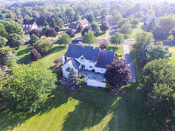 Large private rear yard.