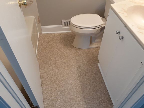 2nd image of 302 E Vidas Ave