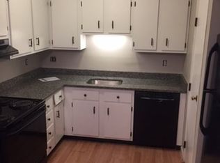 4 Chapel Hill Dr APT 2, Plymouth, MA 02360
