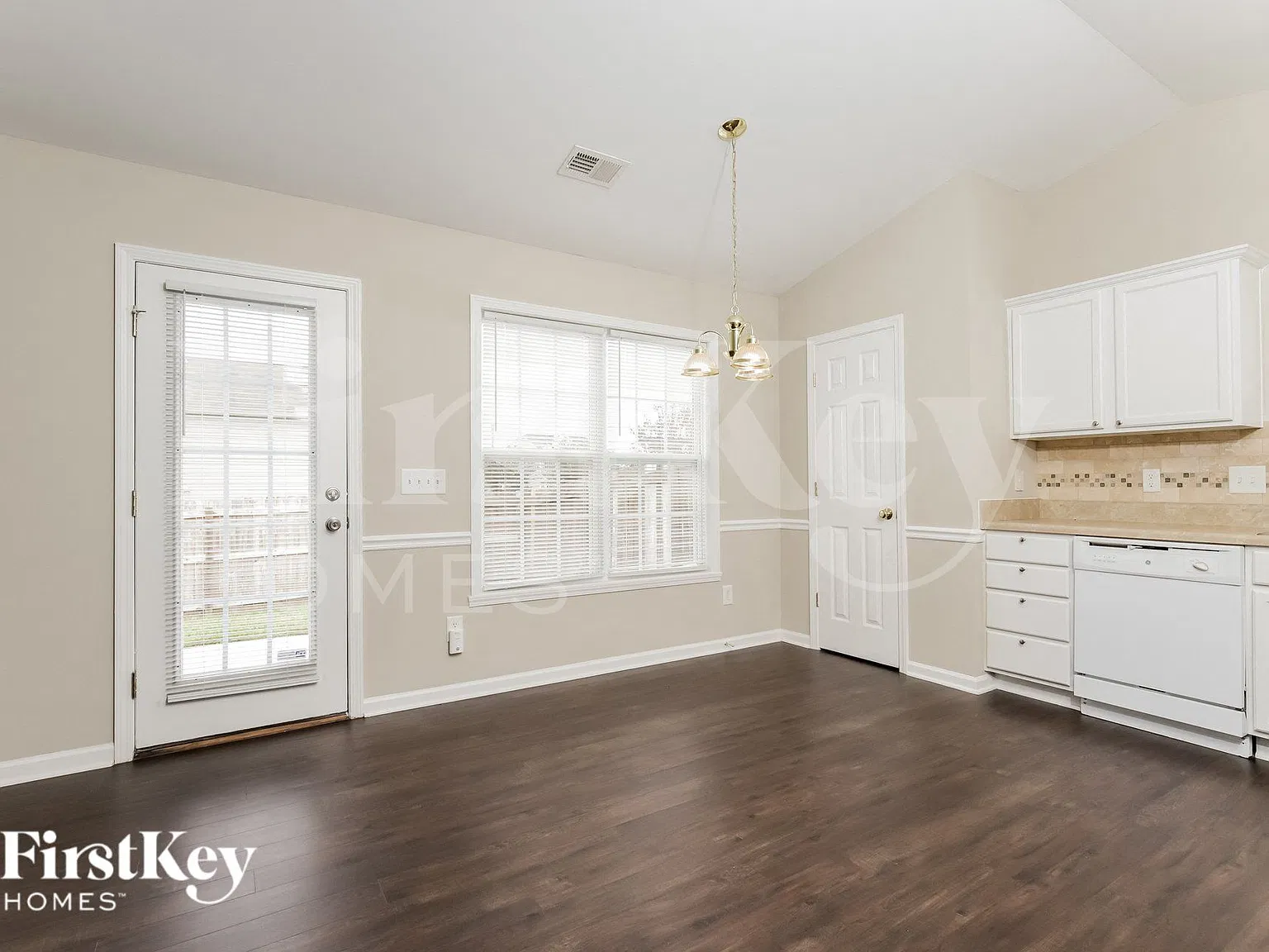 3 bed, 2.0 bath, 1284 sqft, $1,790 — Photo 4