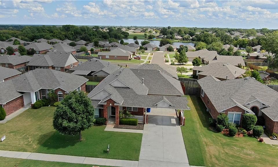 1st image of 509 Lone Oak Dr