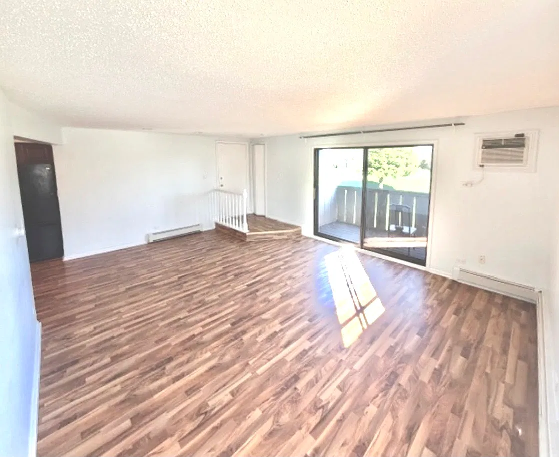 2 bed, 1.5 bath, 1000 sqft, $1,900 — Photo 3