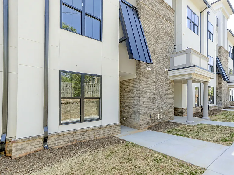1107 Parkside Greenway Dr — Photo 2
