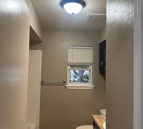 5th image of 922 W Ridgecrest Way