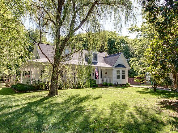 3rd image of 2704 Banks Ct