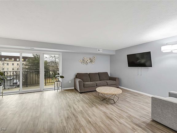 3rd image of 1931 King James Pkwy APT 330