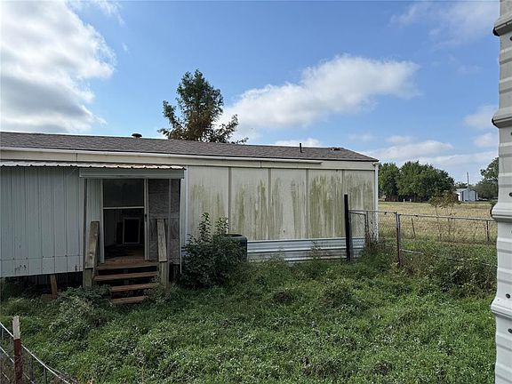 5th image of 2225 Hill Rd