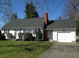 39 Crestview Dr, West Springfield, MA 01089