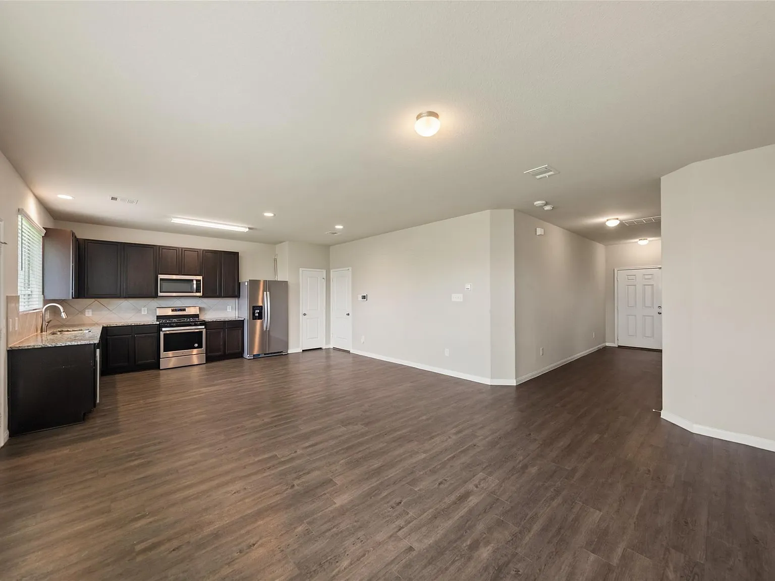 3 bed, 2.5 bath, 1762 sqft, $1,900 — Photo 4