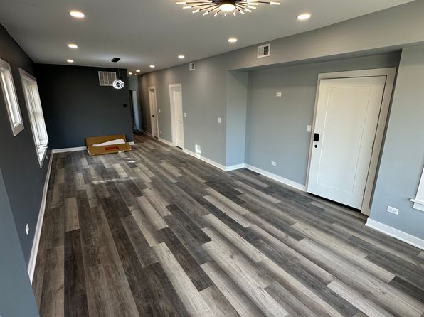 5131 W Roscoe St APT 2