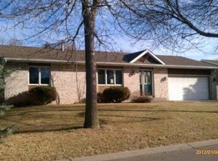 2145 Heritage Dr, Shakopee, MN 55379