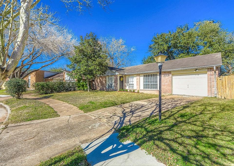 1st image of 3015 Helmsley Dr